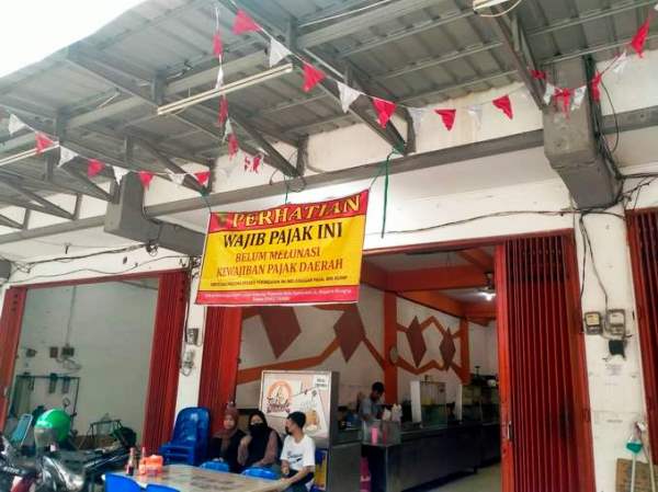 Bandel Bayar Pajak Bapenda Pasang Spanduk Peringatan Di Restoran